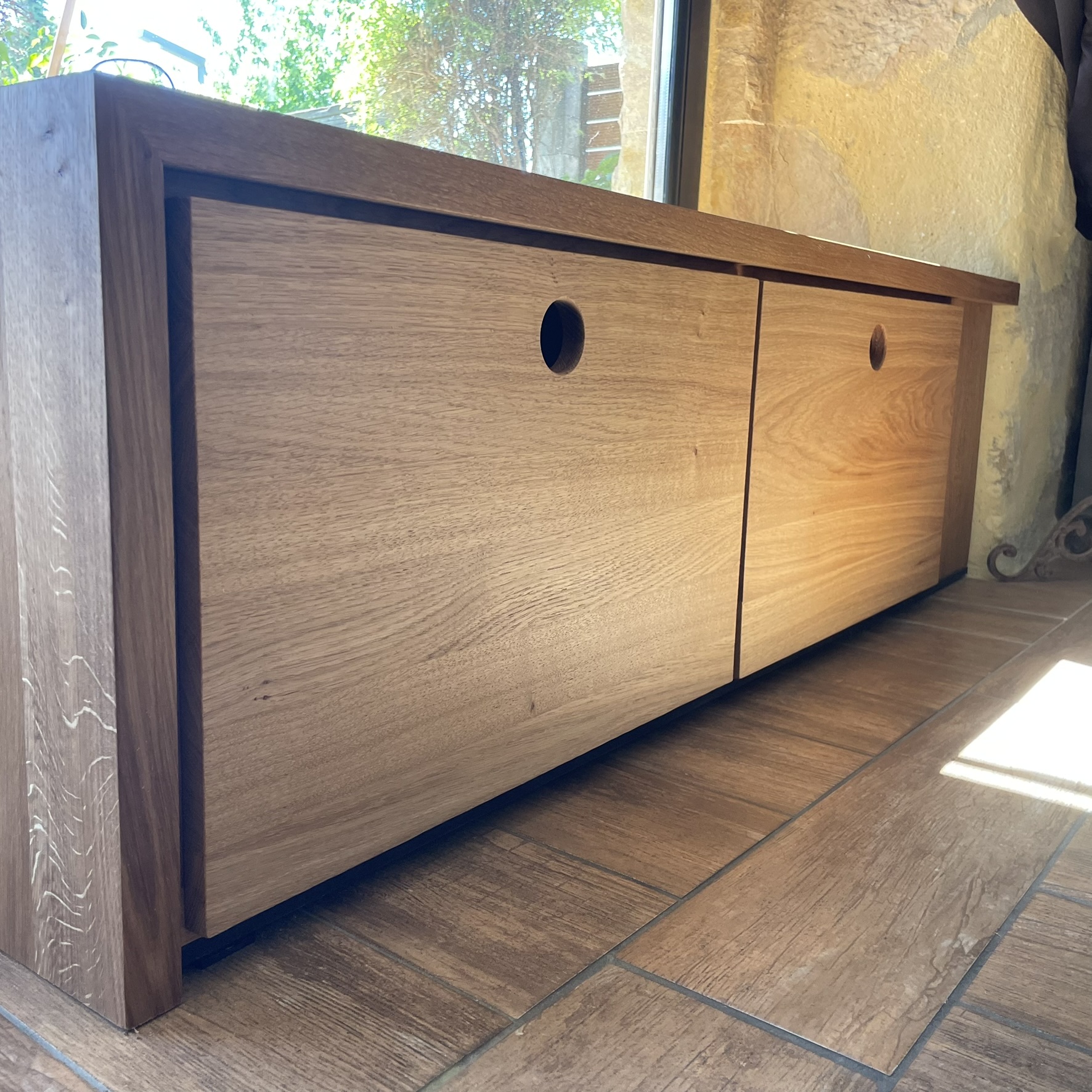 banquettes d'intérieure artisanales en chêne massif, finition huilée, réalisé sur mesure dans notre atelier d'ébénisterie.