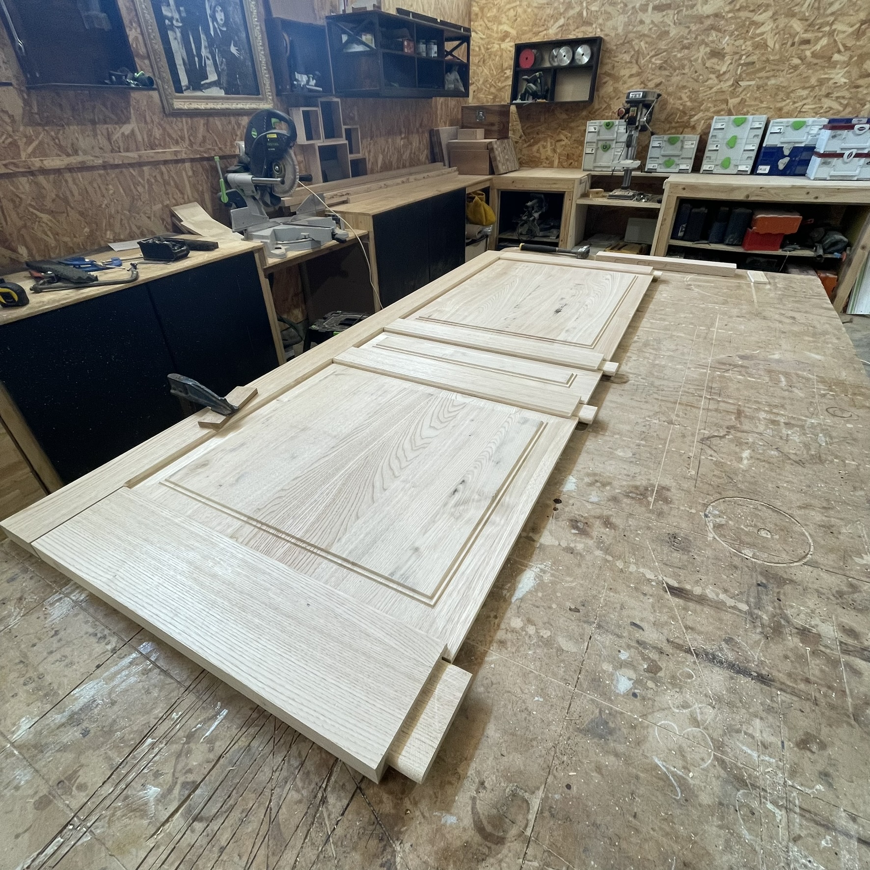 Porte d'intérieure traditionnelle massif. Création sur mesure à notre atelier d'ébénisterie.